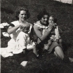 Photo française des années 30 - Deux femmes avec enfants