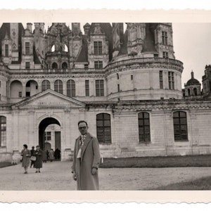 Vintage foto: man bij Chateau Chambord, Loir-et-Cher, Frankrijk