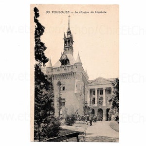 Unused Vintage French Postcard - Toulouse  'The Capitole'