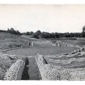 Unused Vintage French Postcard - Roman Ruins at Sanxay, Vienne