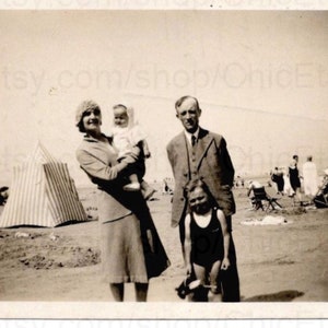 1930 Französisches Foto - Familie am Strand von Onival