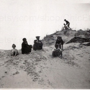 Foto d'epoca francese - Famiglia sulle dune di sabbia