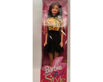 Barbie Style Fashion Avenue Doll Brunette 1998 Mattel #20767