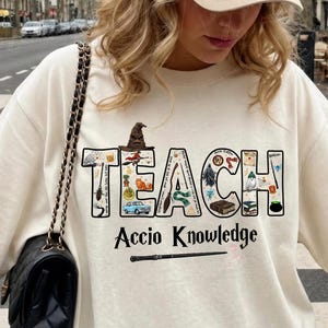 Zauberlehrer-Shirt, Teach Accio Knowledge PNG, Magisches Lehrer-Sublimationsdesign, Schulanfangs-Shirt für Pädagogen (digitaler Download)