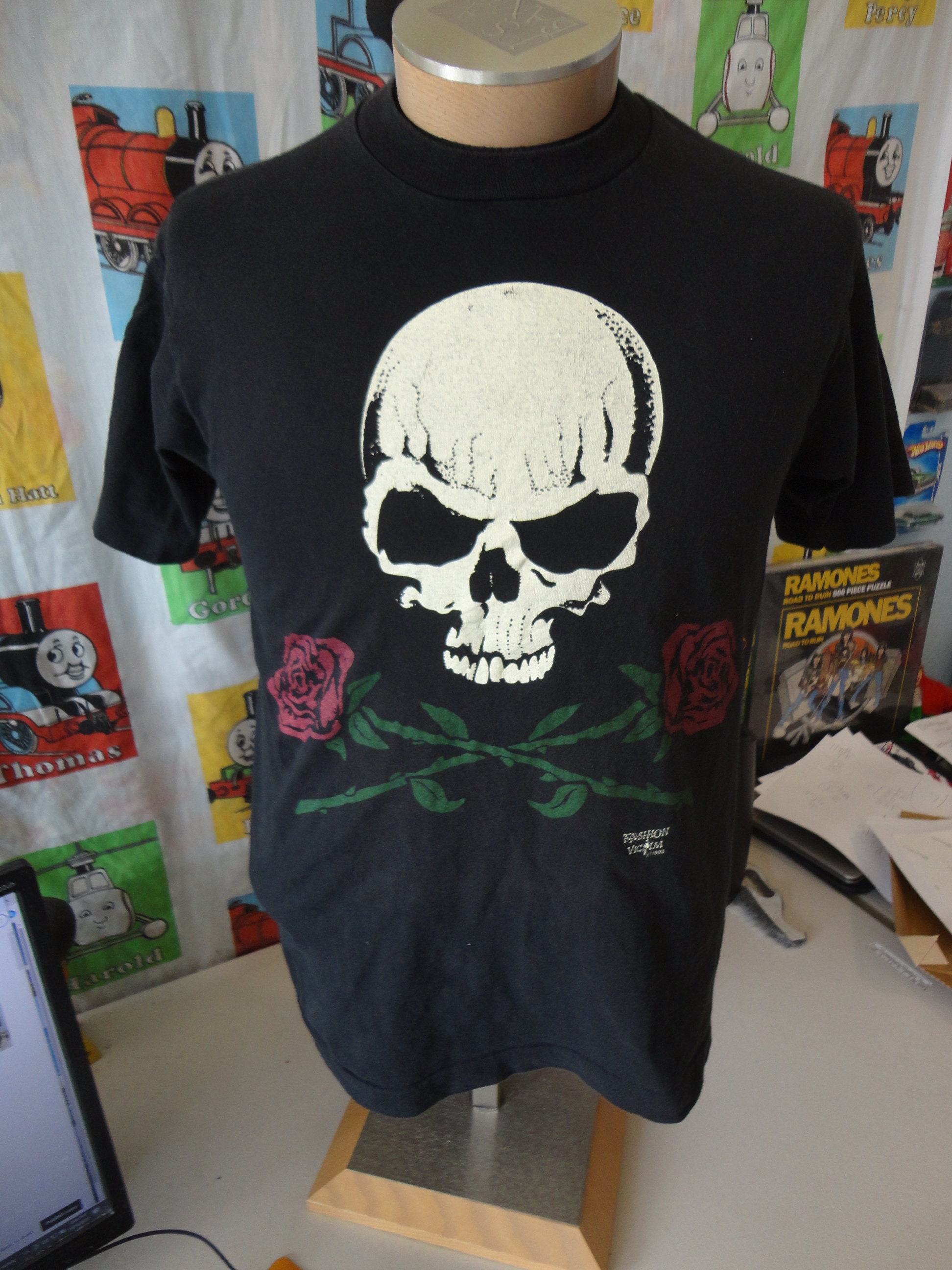 【archive】90s un Skull Holding Hands Tee il_fullxfull.5517224752_i4qw.jpg