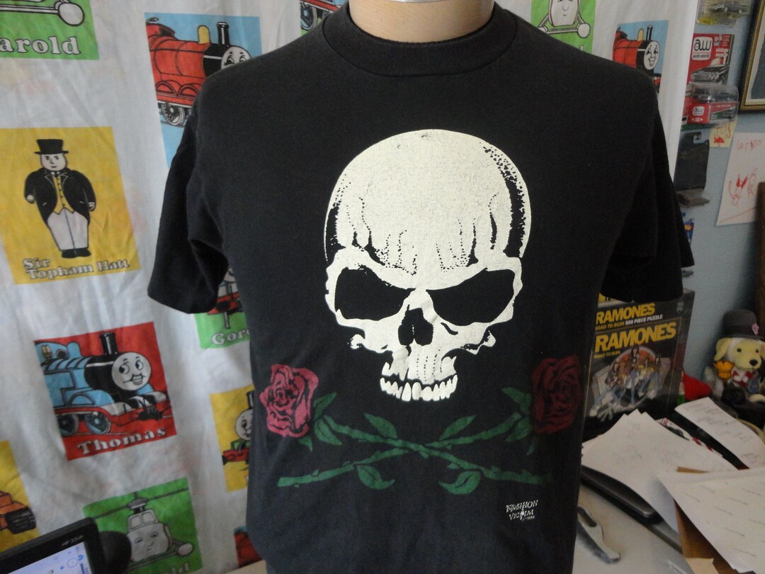 【archive】90s un Skull Holding Hands Tee archive】90s un Skull Holding Hands Tee archive】90s un