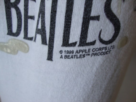 Vintage 90's The Beatles 1999 Umbrellas tee white… - image 3
