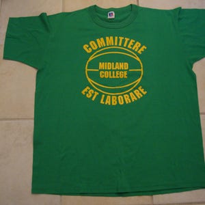 Vintage 90&#39;s Midland College Committere Est Laborare Green T Shirt Size XL