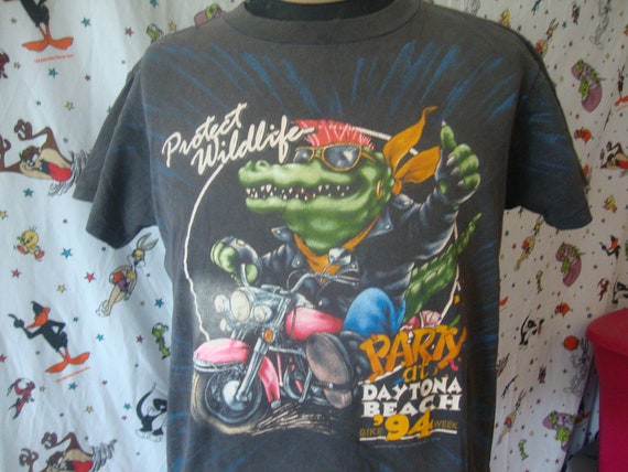alligator emblem on shirt