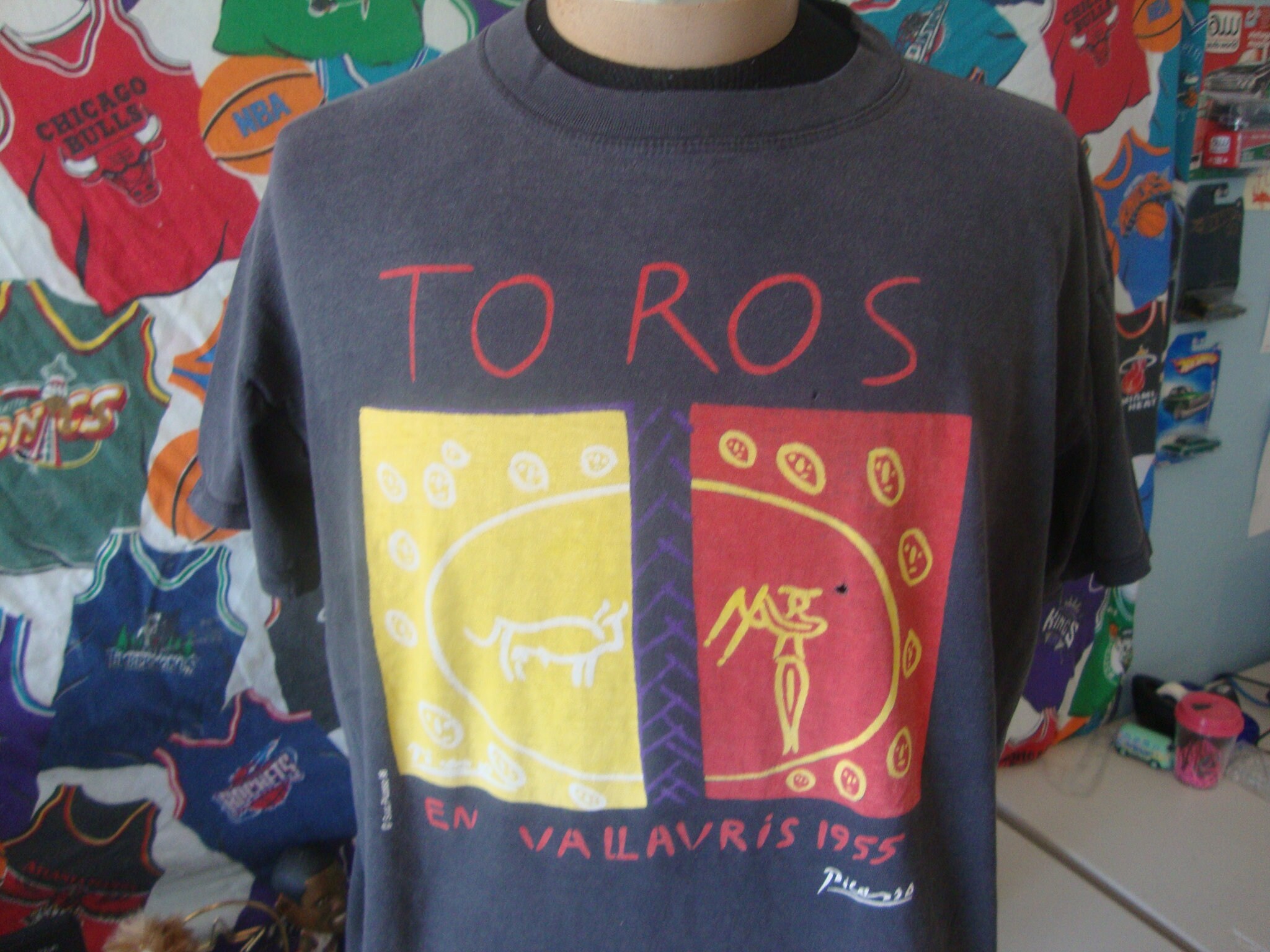 Vintage 90's PICASSO Art Tee Toros En 