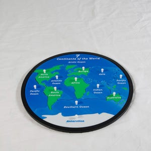 Die 7 Kontinente der Welt als Puzzle. Weltkarte. Landkarte Puzzle Spiel. lehrreiches Karten-Puzzle. frühen Lernweltkarte