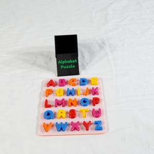 Juego de clasificación de letras del alfabeto, perfecto para el aprendizaje temprano con niños para reconocer y organizar letras. Adelántese a la curva de enseñanza.