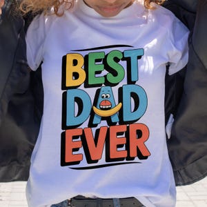 PNG del Día del Padre: El mejor papá de todos los tiempos. Letras divertidas con cara de personaje de dibujos animados. Regalo infantil para papá, camiseta o taza, imprimible por sublimación.
