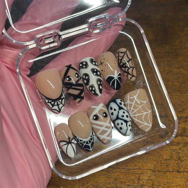 Halloween themed press on nails - Hand Painted / fall nails, pumpkin, spiderweb, mummy, ghosts