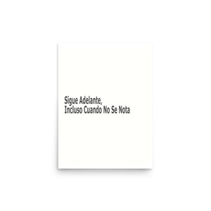 May include: A white square print featuring the black text "Sigue Adelante, Incluso Cuando No Se Nota", which translates to "Keep Going, Even When It Doesn't Show". The text is centrally aligned.