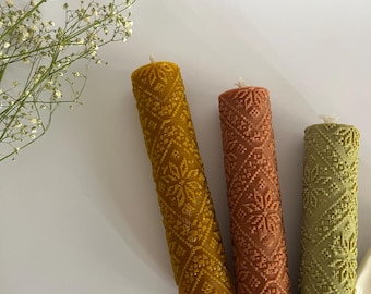 Bivaxljus med ukrainskt broderi | Naturlig honungsvax folkdekor