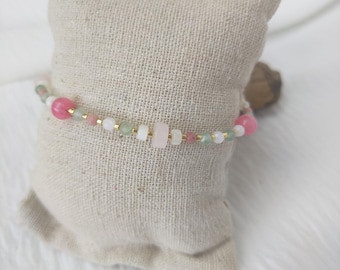 feines und zartes Armband aus natürlichen Edelsteinen, Aventurin und Perlmutt