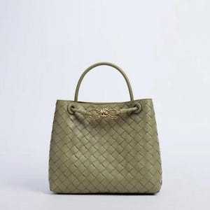 Debbie : Sac bandoulière en cuir - Cuir tressé - Fabriqué en Italie - Détail bijou