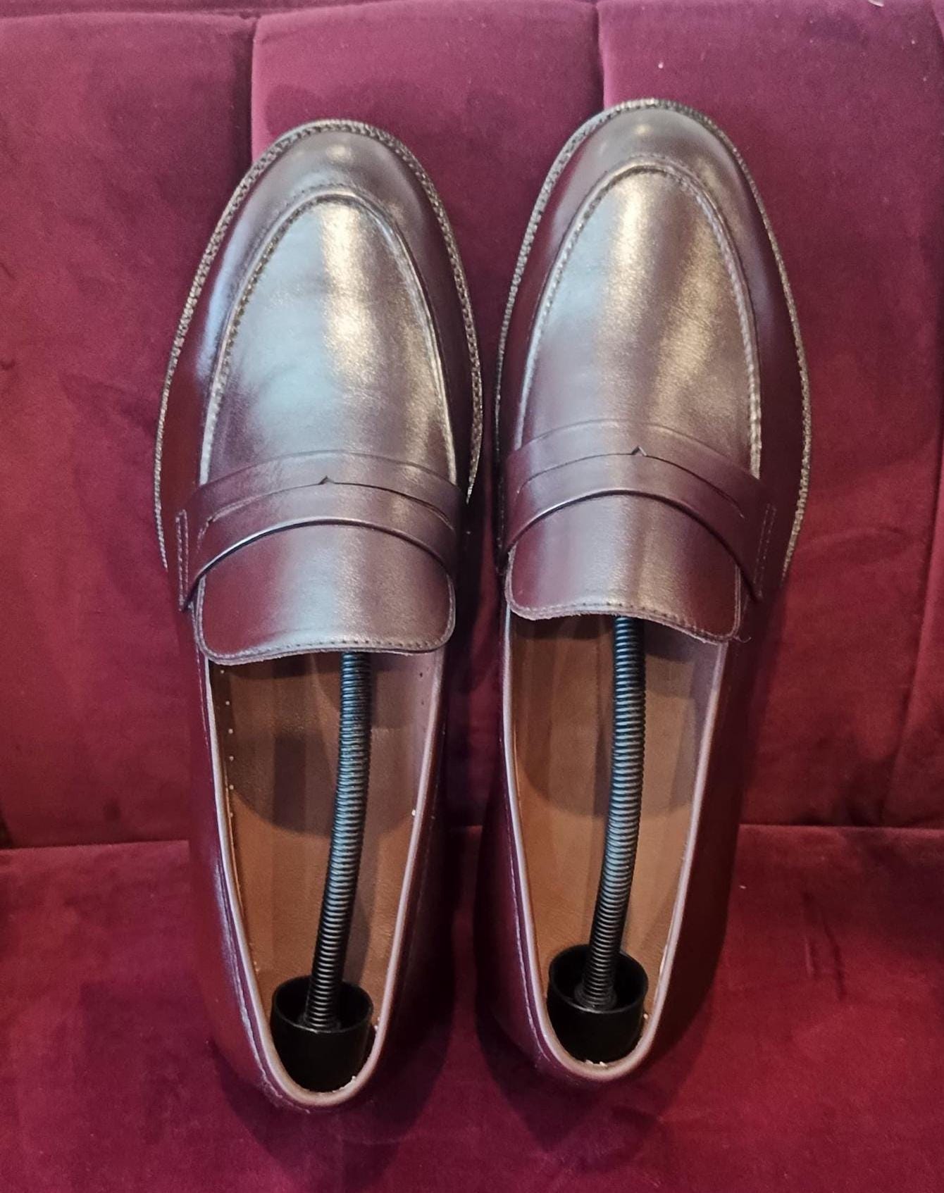 Men Leather Penny Loafers Classic Old Money Dress Shoes  display picture 1