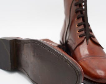Botas de cuero con puntera hecha a mano, estilo motero con cordones