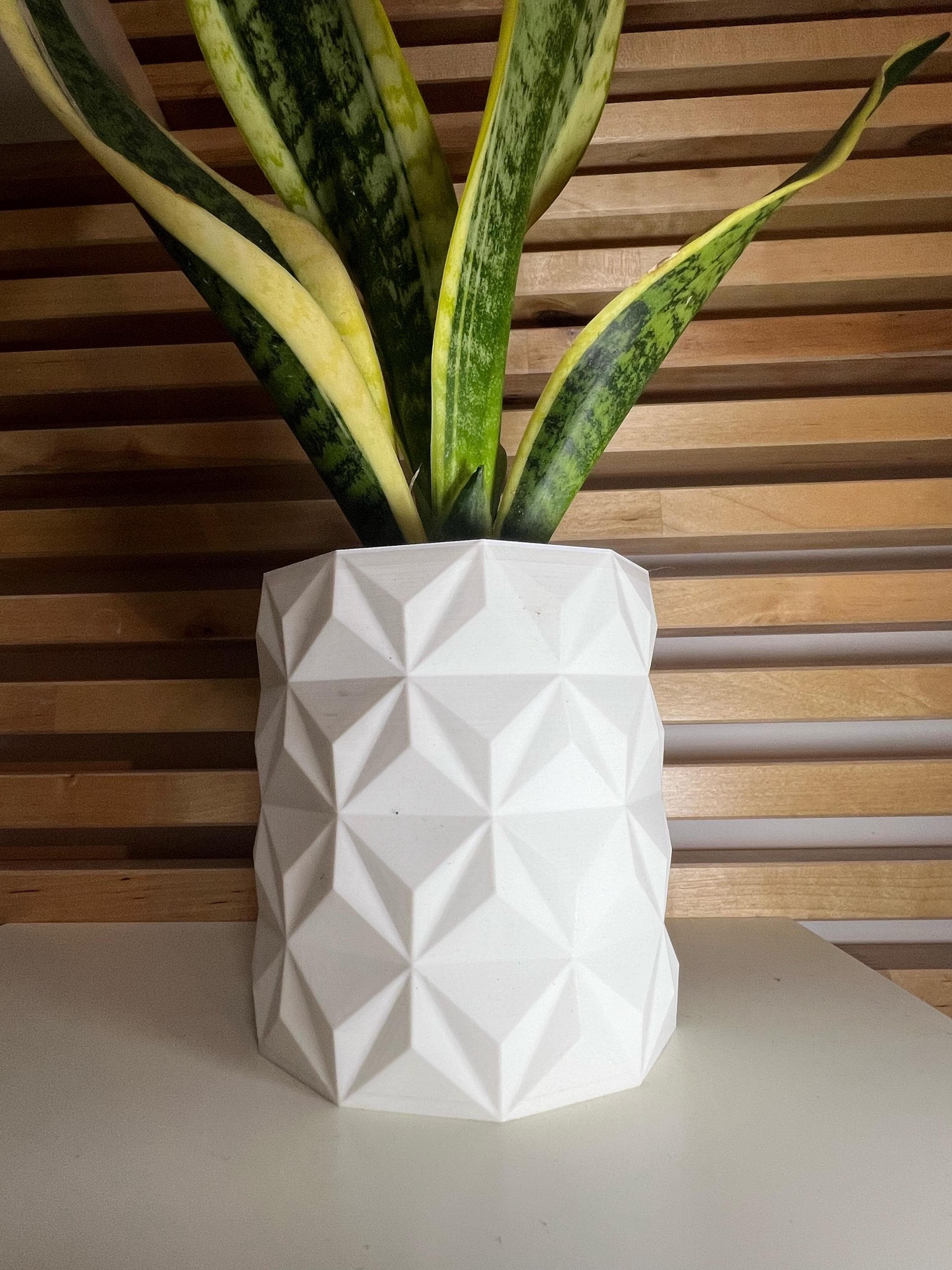 Low-Poly Geometric Planter STL – Modern 3D Printable Faceted Pot for Indoor Plants