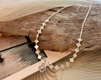 Luminous Clover – Mother of Pearl Choker | Silver Edition