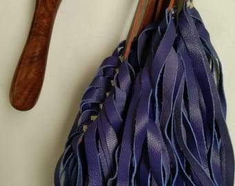 Handgemachte Blaue Wildleder Flogger: Thuddy Cat O 'Nine Tails Leather Flog