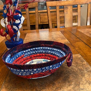 Decorative fabric basket, fabric bowl, Jelly Roll basket, Jelly Roll bowl, 4th of July decoration, Patriotic fabric bowl, handcrafted basket