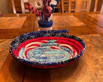 Decorative fabric basket, fabric bowl, Jelly Roll basket, Jelly Roll bowl, July 4th holiday bowl, patriotic fabric bowl, handcrafted bowl