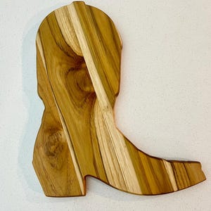 Tabla de charcutería Cowboy Boot: Bandeja de madera de teca hecha a mano