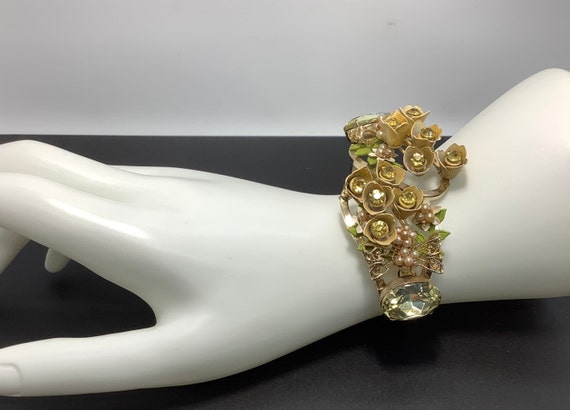 Vintage Yellow Enamel Flower and Faux Pearl Clamp… - image 2