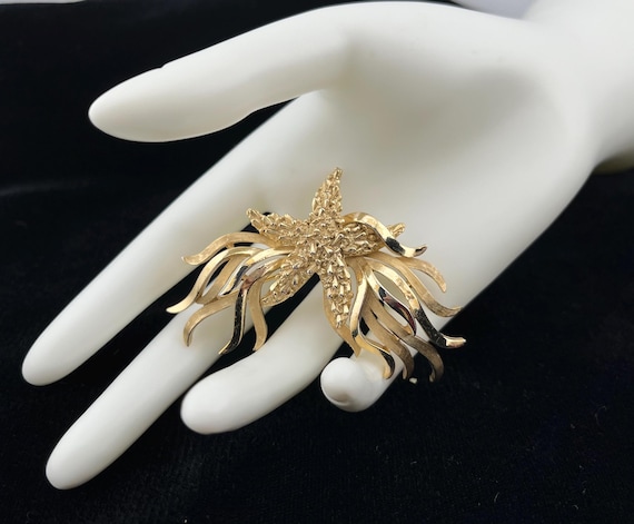 Gold Trifari Starfish Brooch - Crown Trifari, 2.5 X 2 Inches 