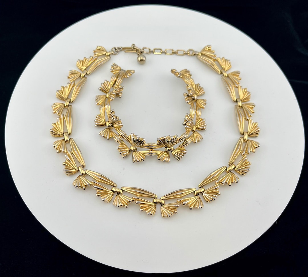 Gold Trifari Necklace and Bracelet Set - 1955 - 1969, Vintage - Etsy