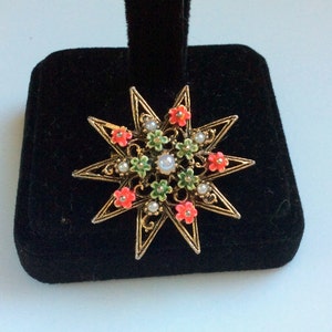 ART Star Brooch with Flowers and Faux Pearls