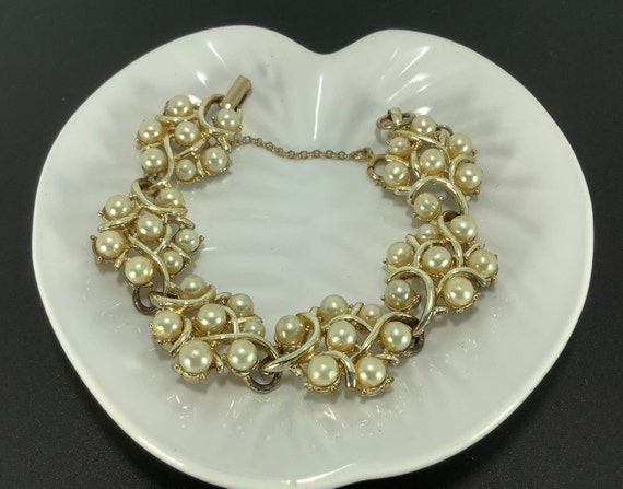 Vintage Gold Coro Pearl Bracelet - early 1950s - … - image 5
