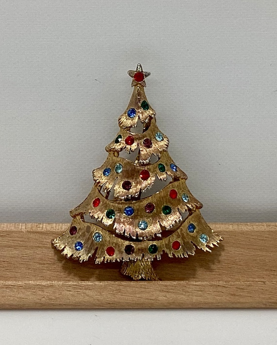 JJ Big Gold Christmas Tree Brooch with Rhinestone… - image 1