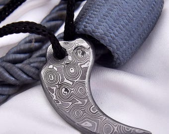 Handmade Damascus Steel Bear/Wolf Tooth Pendant – Viking Style Tooth Necklace – Survival Charm for Men – Tribal Jewelry Gift