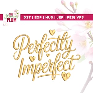 Puede incluir: Texto bordado en oro que dice "Perfectly Imperfect" con acentos de corazón. El logotipo de Blooming Plum está en la esquina superior izquierda. El texto "DST | EXP | HUS | JEF | PES | VP3" está encima del texto principal. Elementos florales en el fondo.