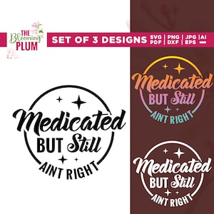 Może przedstawiać: Zestaw trzech wzorów z frazą "Medicated But Still Ain't Right" w okrągłym wzorze. Projekty obejmują czarno-biały, gradient pomarańczowego, różowego i niebieskiego oraz biały. Obraz zawiera również tekst "SET OF 3 DESIGNS" i ikony typów plików.