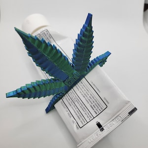 BluntForce ™ Topf Blatt Zahnpasta Squeezer | Marihuana inspirierte Tube Crimp Werkzeug Lustig Kiffer Geschenk | Zero Waste Roller für Creme, Gel & Zahnpasta