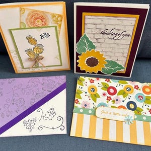 Cartes de voeux faites main. Cartes de correspondance pliées avec des sentiments simples au recto. Jeu de 8 cartes pliées avec enveloppes