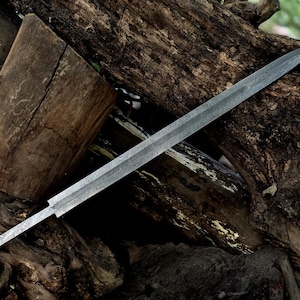 Handmade Full Tang Damascus Steel Viking Sword | 33" Length | 5mm Thick Blade | HRC 55–60 | Ideal for Collectors, Makers, and Display