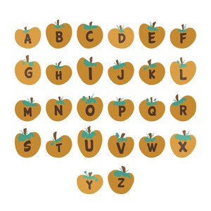 Peut inclure: Une collection de vingt-six icônes en forme de citrouille orange doré, chacune présentant une lettre majuscule marron foncé de A à Z centrée sur le devant. Chaque citrouille possède une petite tige marron et une feuille bleu sarcelle.