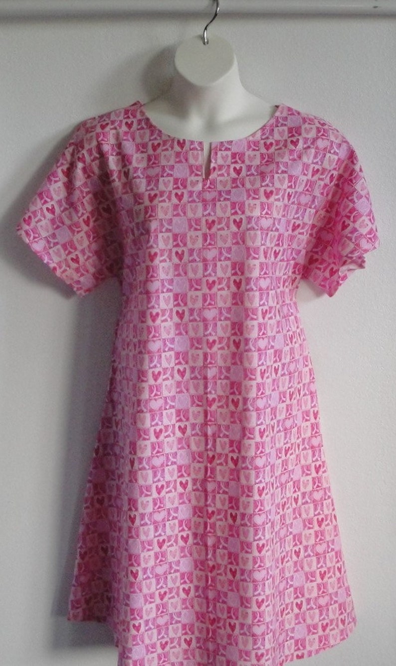 Pink Ribbon XL /& 2X Post Surgery Gown Shoulder Surgery Mastectomy Style Erin Breast Cancer Hospice Hospital Breastfeeding