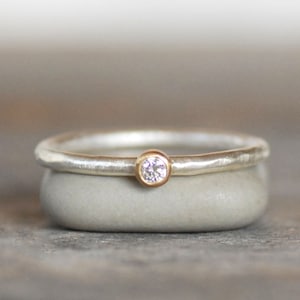 Minimalistische stapelring diamant, massieve 18k goud- en sterlingzilveren band, skinny stapelring, minimalistische diamanten ring
