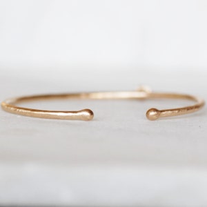 Diamond Cuff 2mm Gold Petal Cuff Hammered Gold Diamond Cuff Eco-Friendly Recycled Gold imagem 4