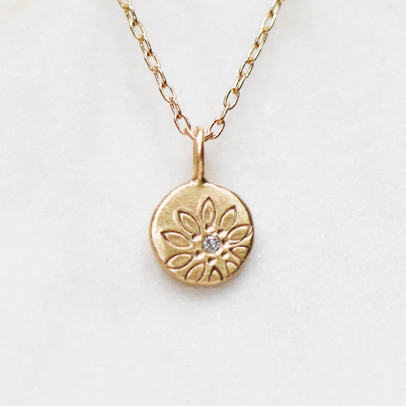ネックレス・ペンダント Shining Daisy Necklace il_fullxfull.2239245979_q4y0.jpg