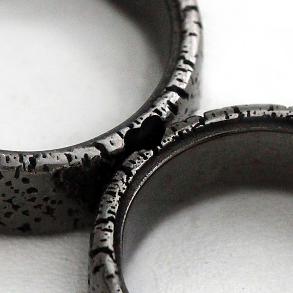 Unique Couple Rings, Black ring set, Black band for men, Rustic band, heart matching wedding Bands, Promise ring, rustic bands set