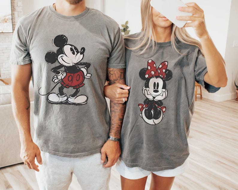 Comfort Colors® Retro Mickey Mouse Shirt, Vintage Minnie Mouse Tshirt, Disney Couple Shirts, Disney Family Matching Tees zdjęcie 1
