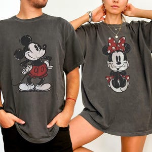 Comfort Colors® Retro Mickey Mouse Shirt, Vintage Minnie Mouse Tshirt, Disney Couple Shirts, Disney Family Matching Tees zdjęcie 2